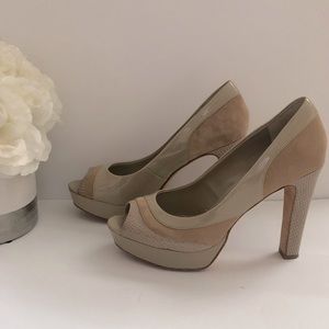 White House black market peep toe heel shoe size 7.5 - 8 women’s tan.